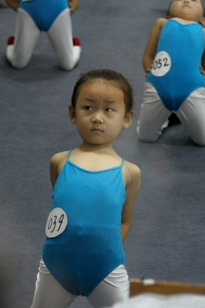 \\长腿<em>体形裤</em>和黑色舞蹈鞋